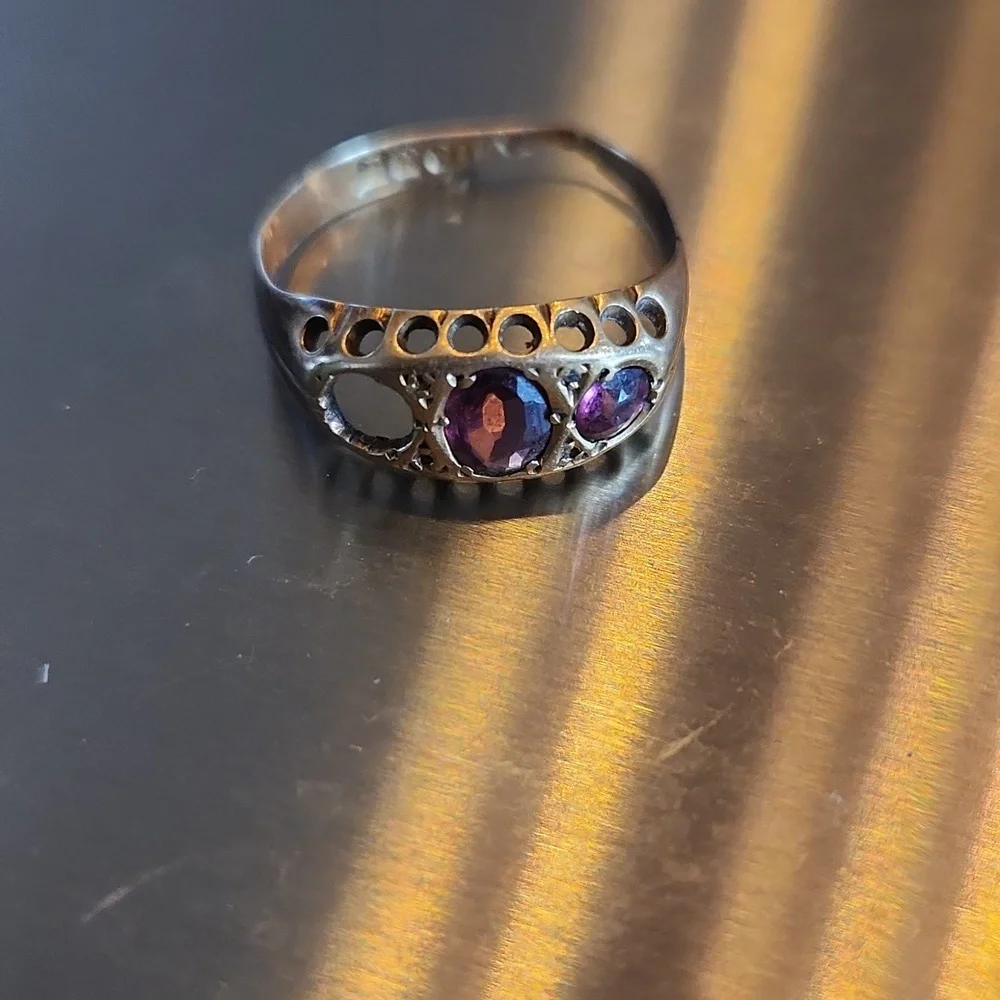 Elegant Gold and Purple Gemstone 18k Ring (Missing A Stone)